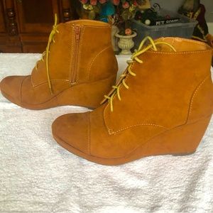 Wedge boots